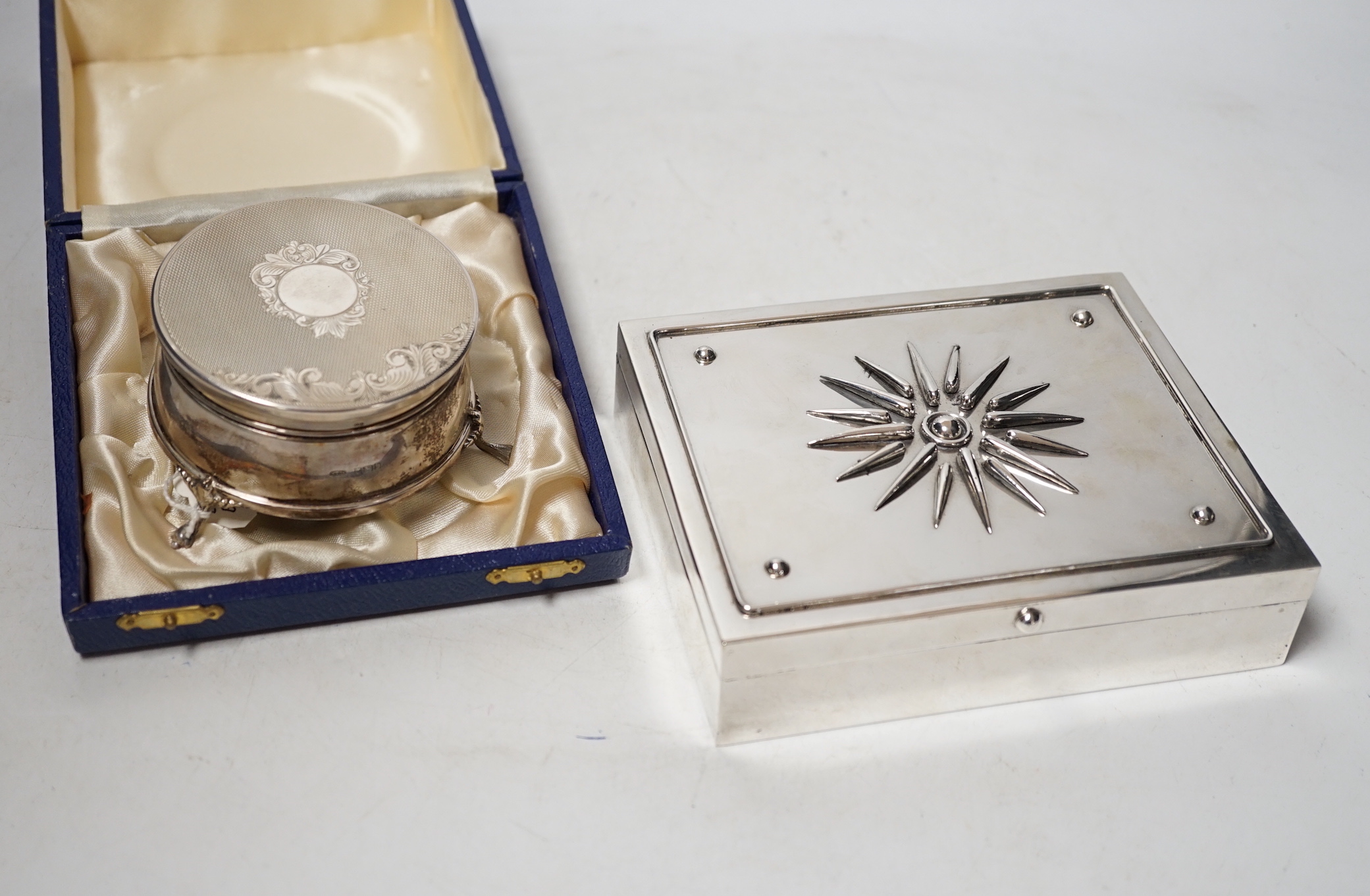 A modern engine turned silver trinket box, Birmingham, 1984, diameter, 82mm, together with a Greek 925 mounted cigarette box by Zolotas, 15cm.